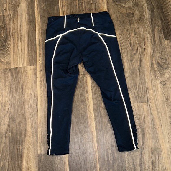 Free People FP Movement you’re a peach leggings - size Large navy and white - Picture 5 of 6